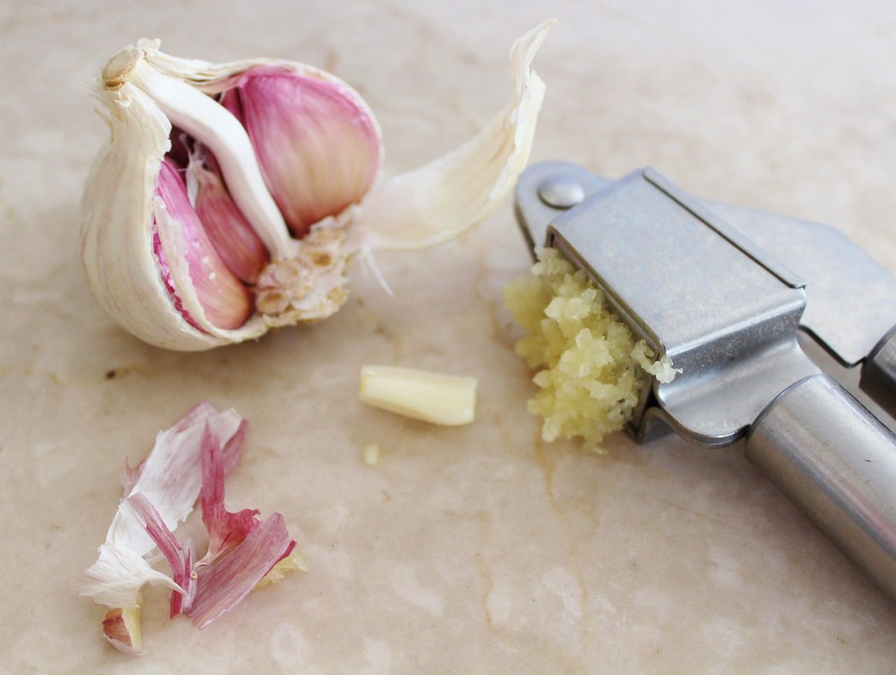 Fresh garlic used for natural immunity and heart health