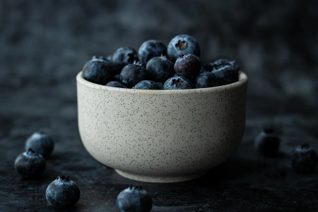 Fresh blueberries in a bowl, rich in antioxidants for immunity
