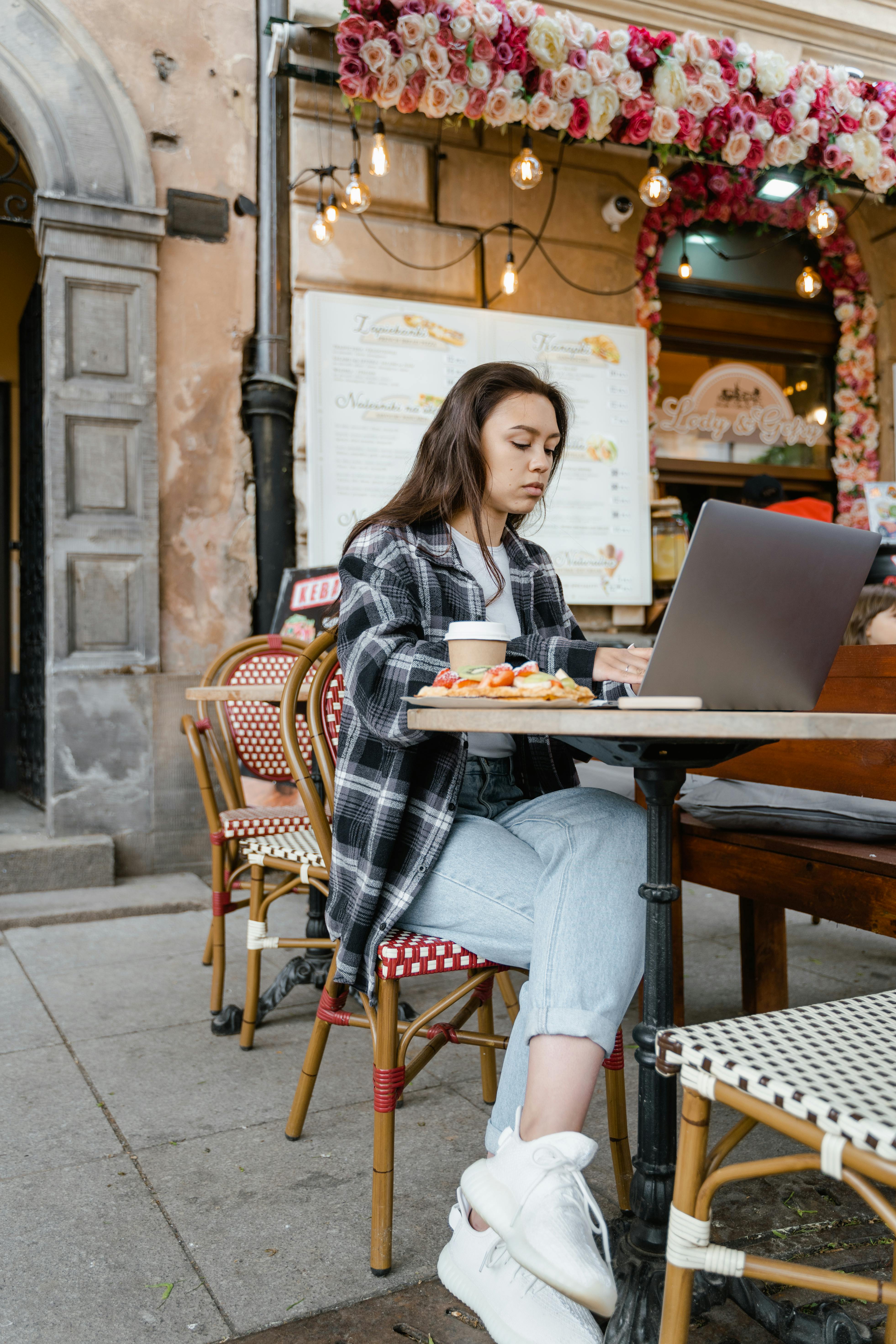 balanced nutrition supporting healthy weight loss